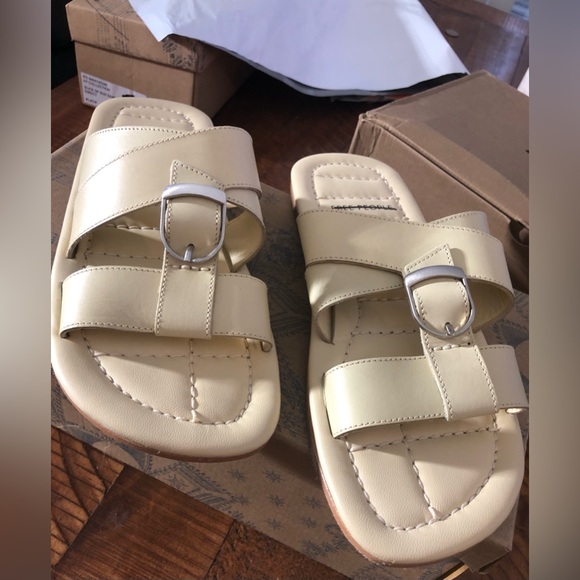 NIB Free People Sloan Buckle Flat Sandals in Light Yellow - Size 8 - Picture 4 of 9